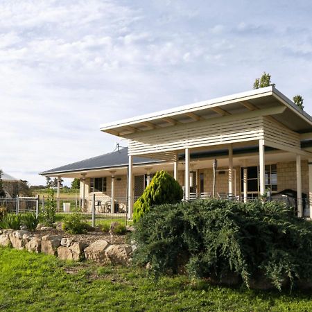 Ridgemill Estate Aparthotel Stanthorpe Exterior photo