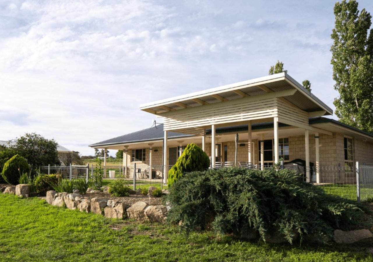 Ridgemill Estate Aparthotel Stanthorpe Exterior photo